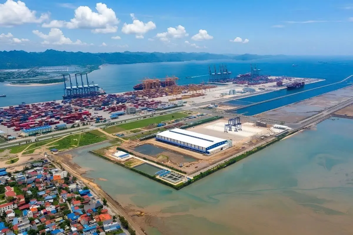 Hạ tầng cảng biển và hoạt động xếp dỡ container