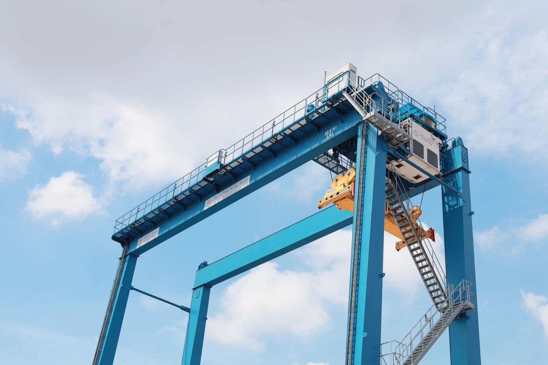 Cẩu RTG 6+1 Vcrane do Tân Cảng Gantry nghiên cứu thiết kế và chế tạo