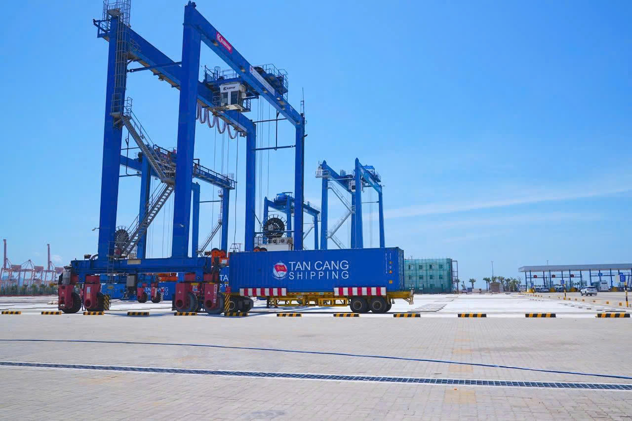 Cẩu E-RTG 6+1 do Tân Cảng Gantry sản xuất
