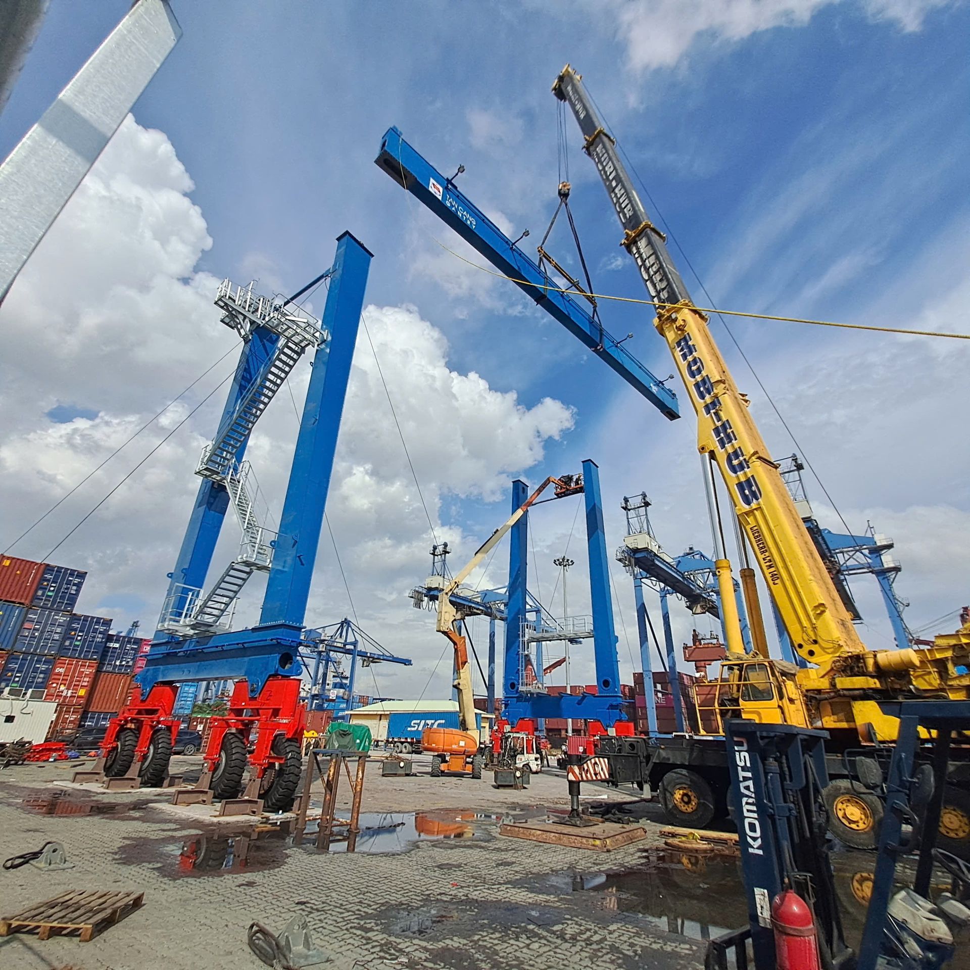 Thiết bị cảng và năng lực kỹ thuật của Tân Cảng Gantry